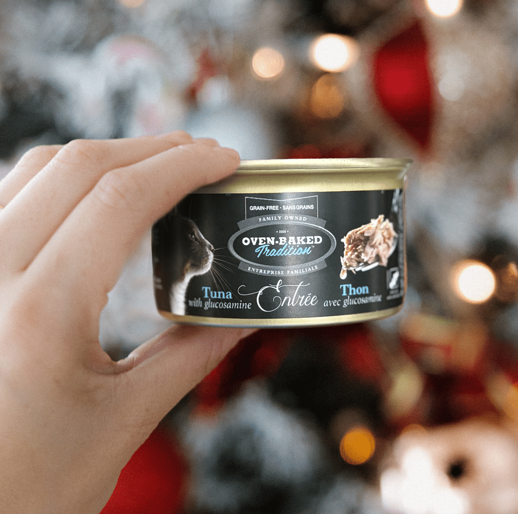 Oven-Baked Tradition grain-free cat entrée with tuna and glucosamine, a festive and safe holiday treat.